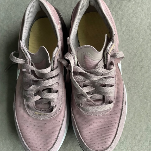 Nike Waffle One Big Kids size 5 - Picture 6 of 8